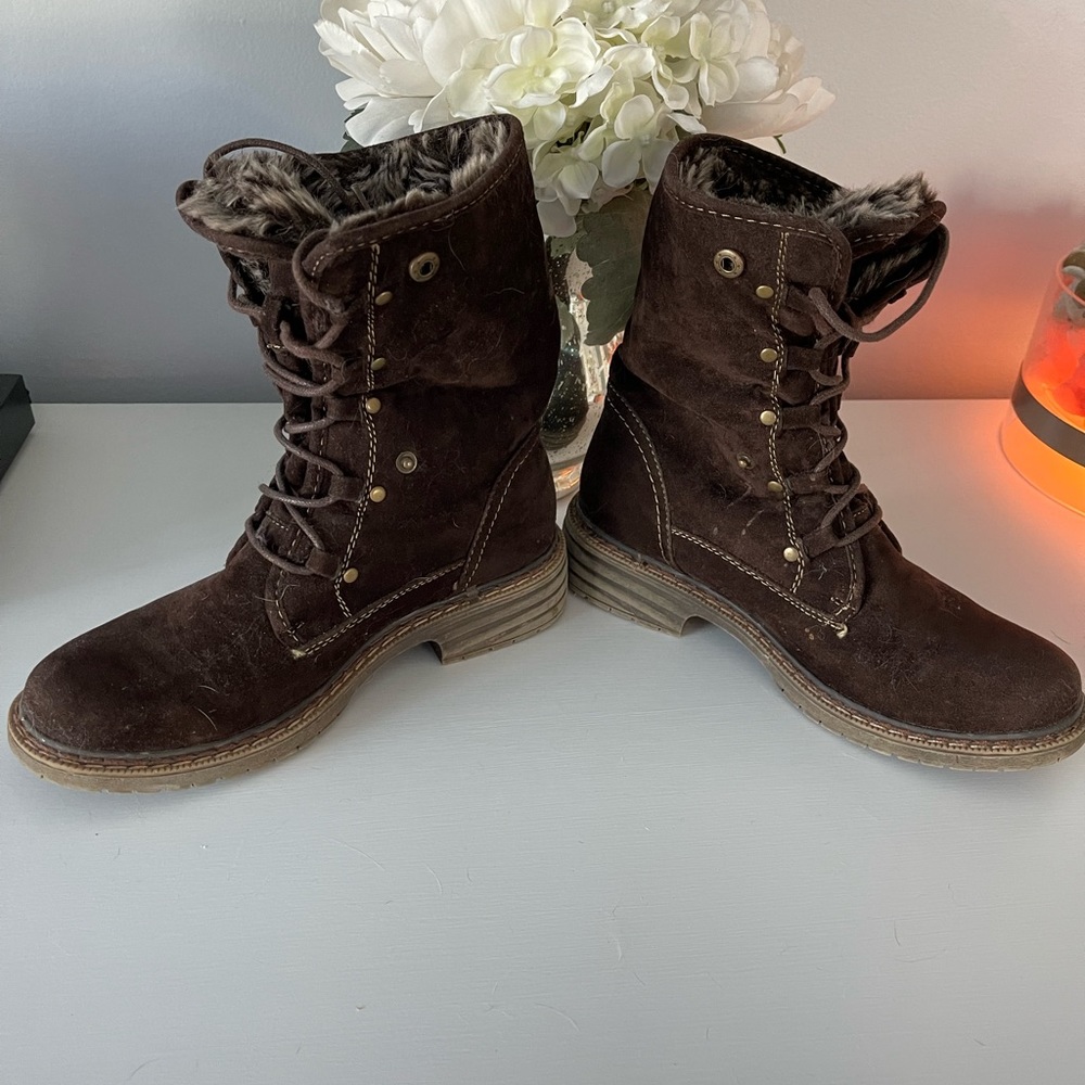 Brown suede/fur lace up boots